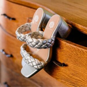 Yellow box Carleen heel silver size 9.5